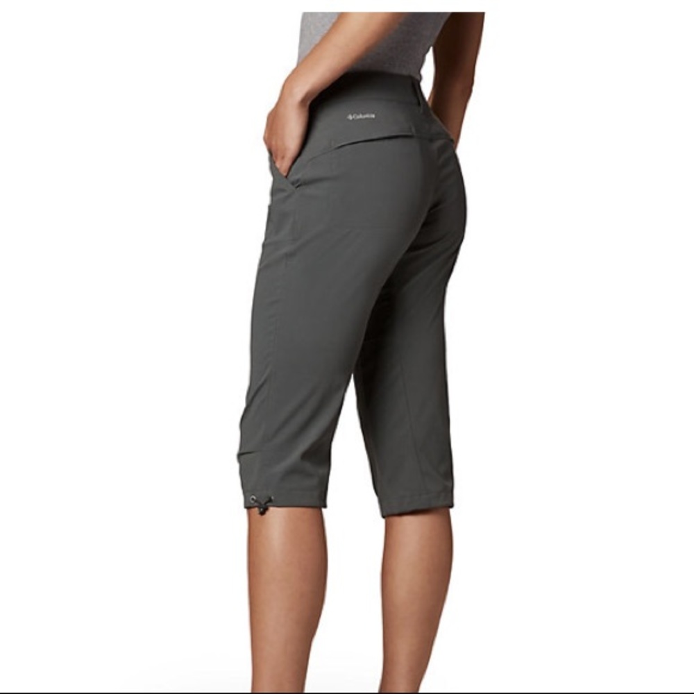 NWT Columbia tan color outdoor capri size 4